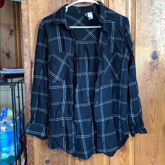 H&M Tops - H&M BLACK CLASSIC STRIPE FLANNEL- PERF FOR FALL!